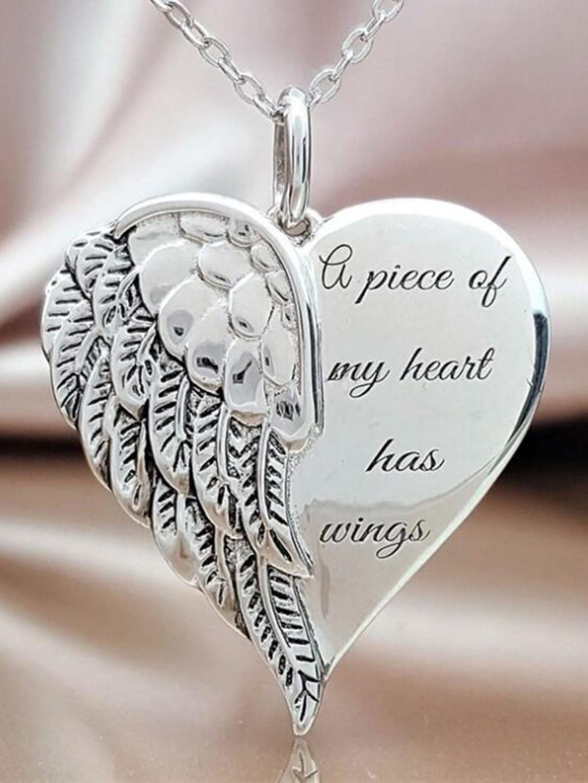 WINGS - HART NECKLACE