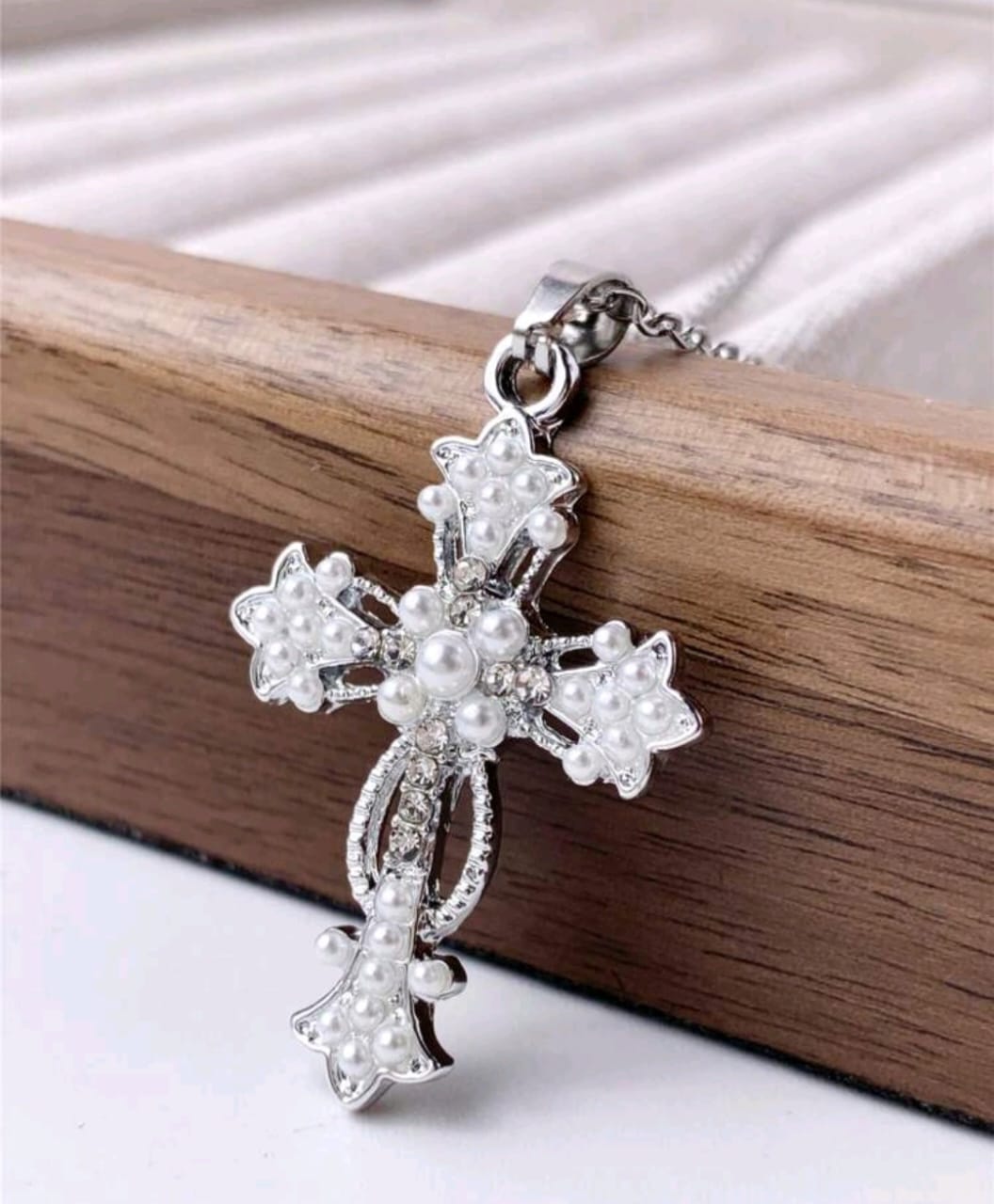 LADIES - CROSS CHAIN