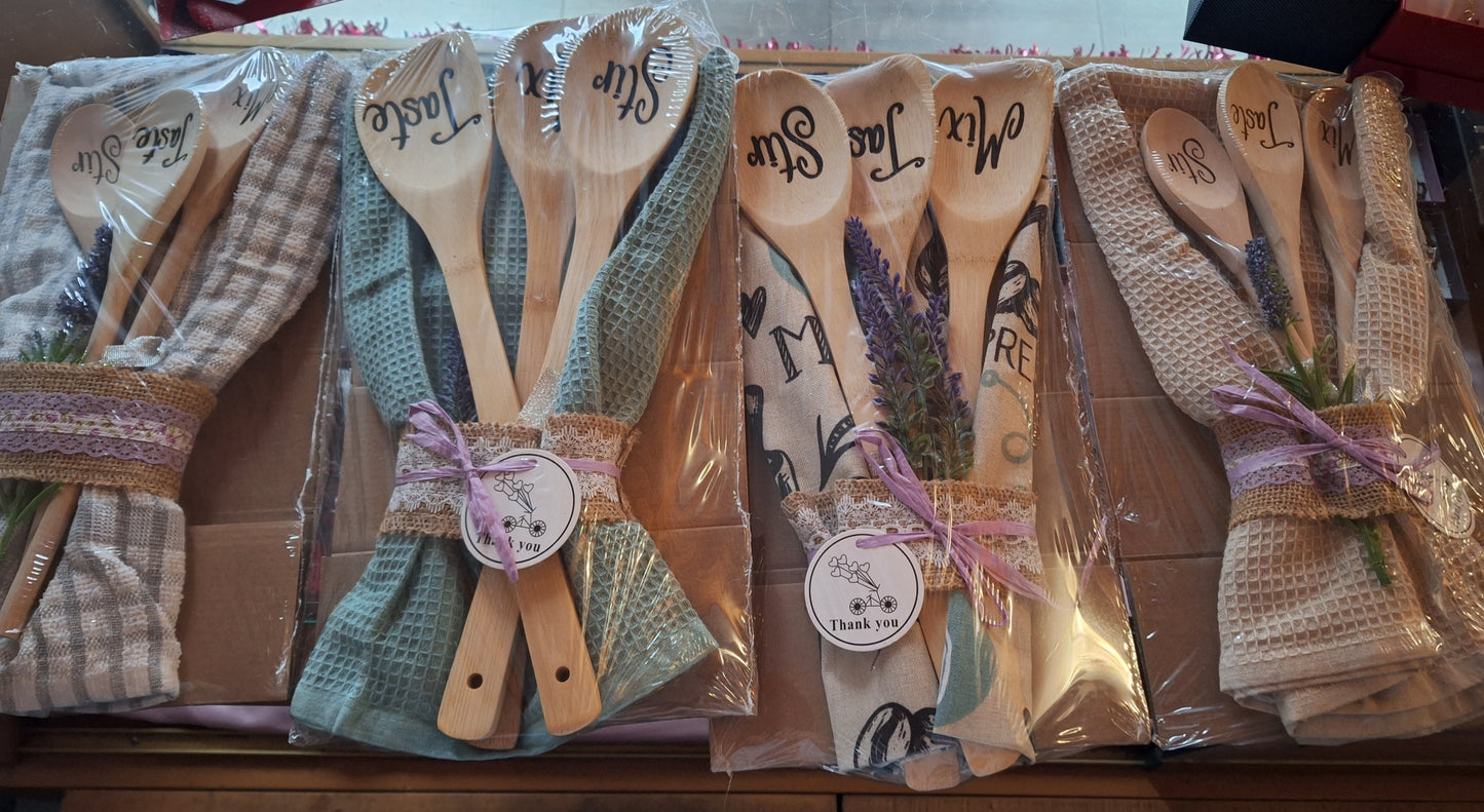 GIFT SET - WOODEN SPOONS SET WITH KITCHEN TOWEL
